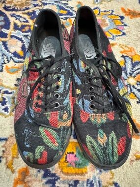 Vintage Vans  Sneakers with Multicolor Floral Pattern tapestry, Womens Sz 5.5